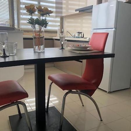 Cozy 1-Bedroom Flat, Beachside دراس المظهر الخارجي الصورة